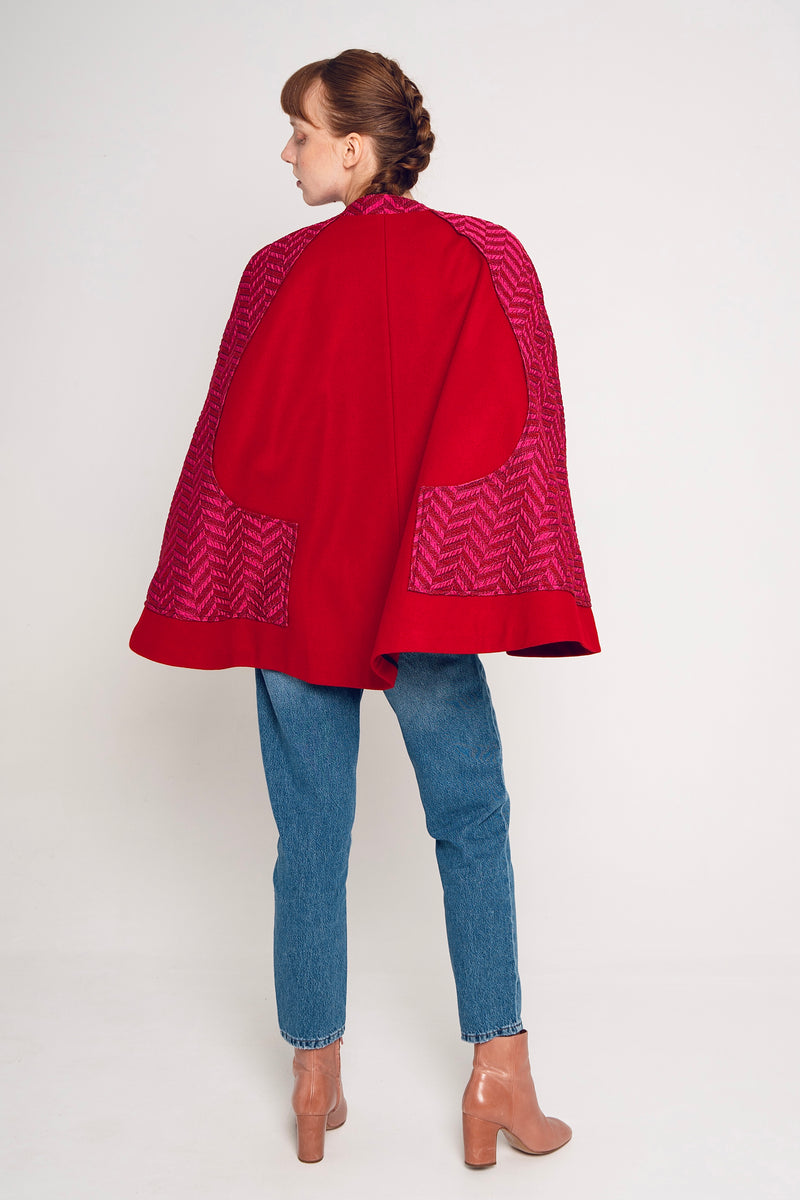 VANELOPE CAPE RED AND PINK