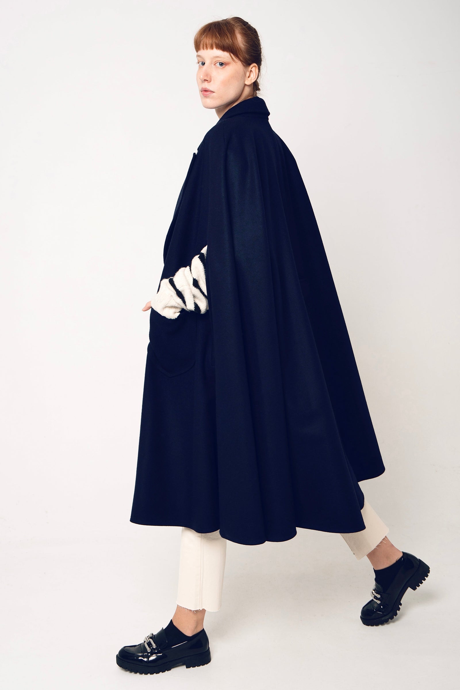 【完売品】COGTHEBIGSMOKE 23AW INES CAPE　NAVY INES CAPE｜COGTHEBIGSMOKE（コグザビッグスモーク）正規
