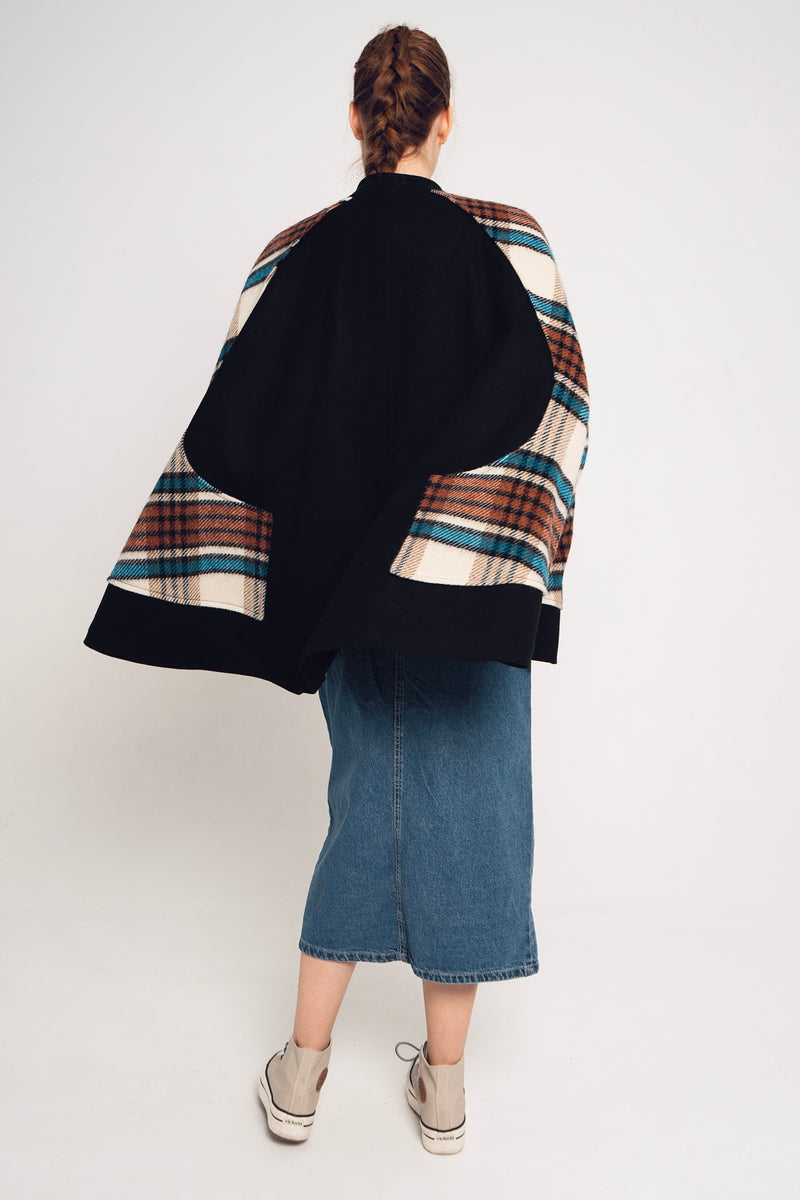 VANELOPE CAPE BLACK - BLUE SQUARE