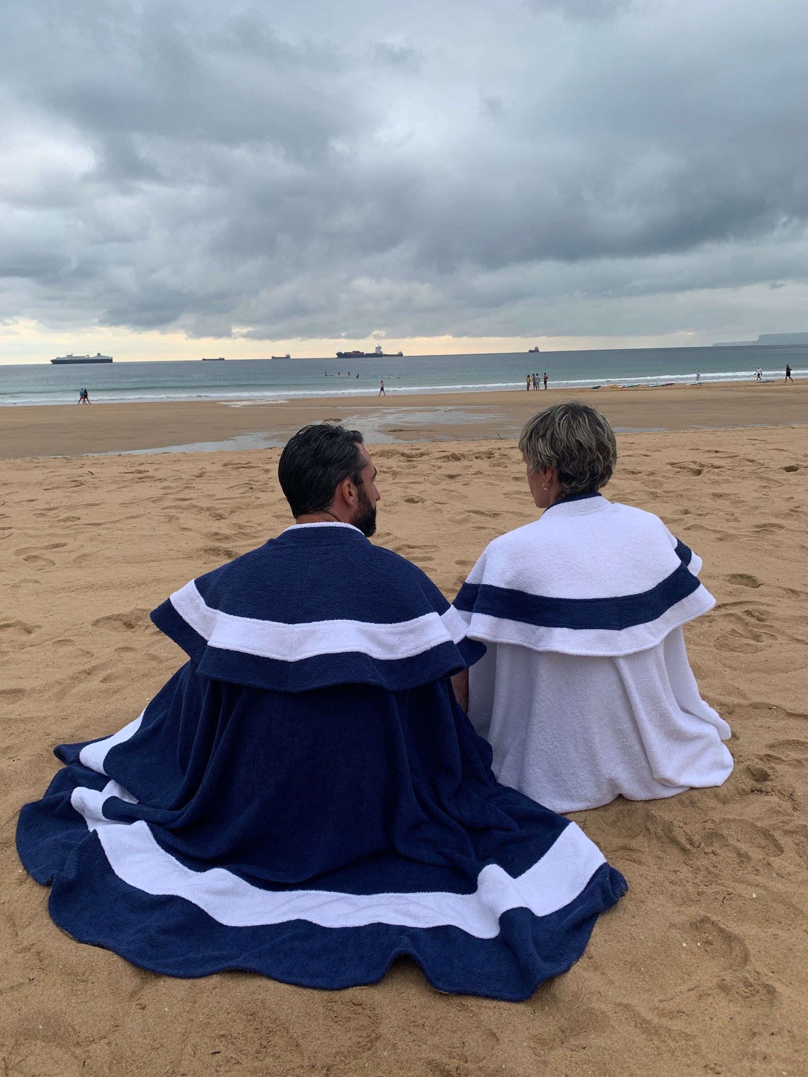 1901 La Mer Bleue | Seseña Capes