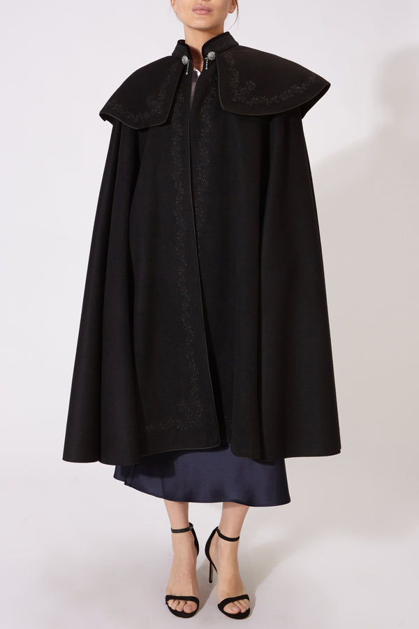 Paloma Cape Black | Seseña Capes 1901