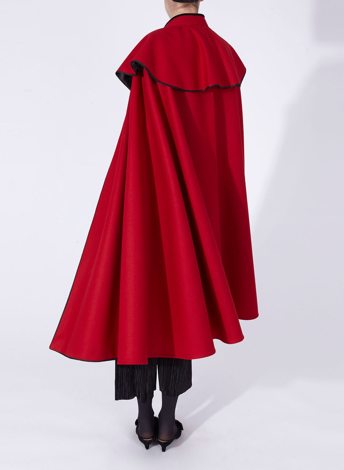Paloma Cape Red | Sesena Capes 1901